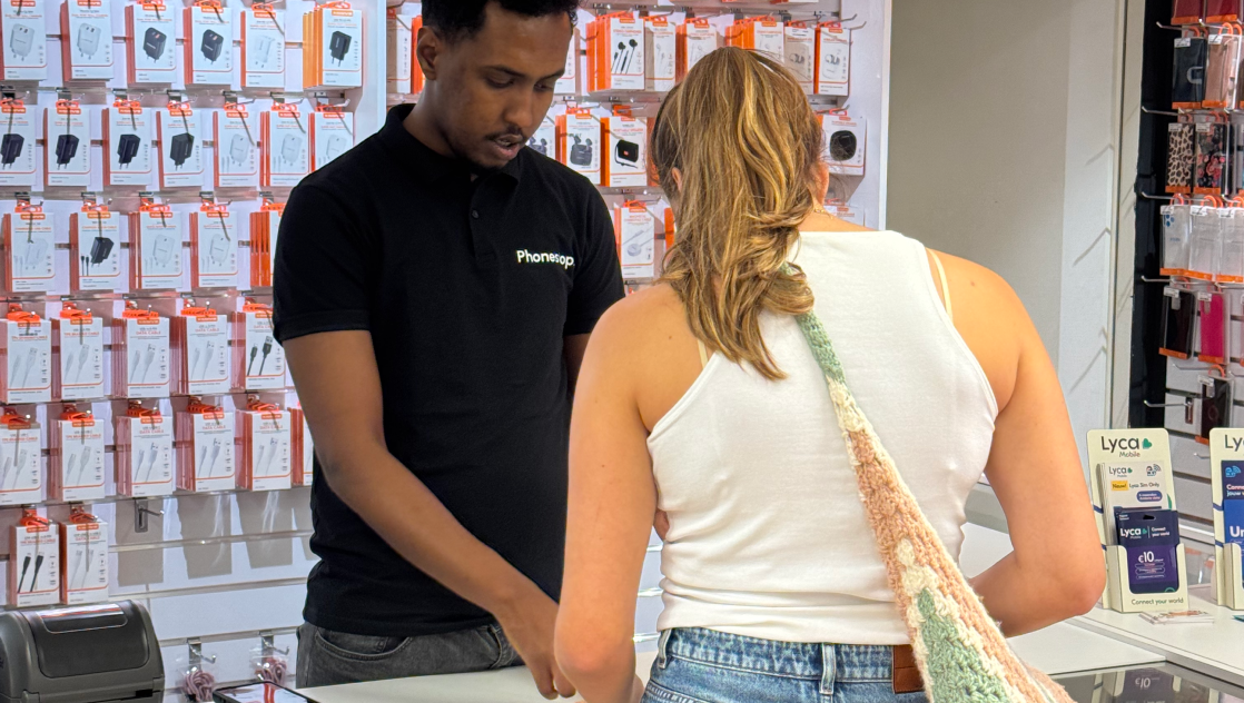 Abdi in de telefoonwinkel Nijmegen